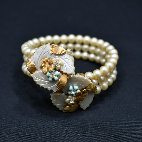 Vintage Faux Pearl Memory Wire Bracelet, Hand Carved Leaves, 1960s - Picture 8 of 10
